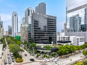 800 Brickell Ave, Miami, FL for lease Building Photo- Image 2 of 4