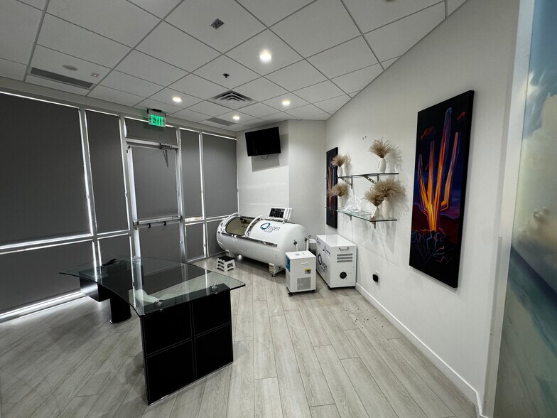10910 N Tatum Blvd, Phoenix, AZ à louer - Photo du bâtiment - Image 3 de 6
