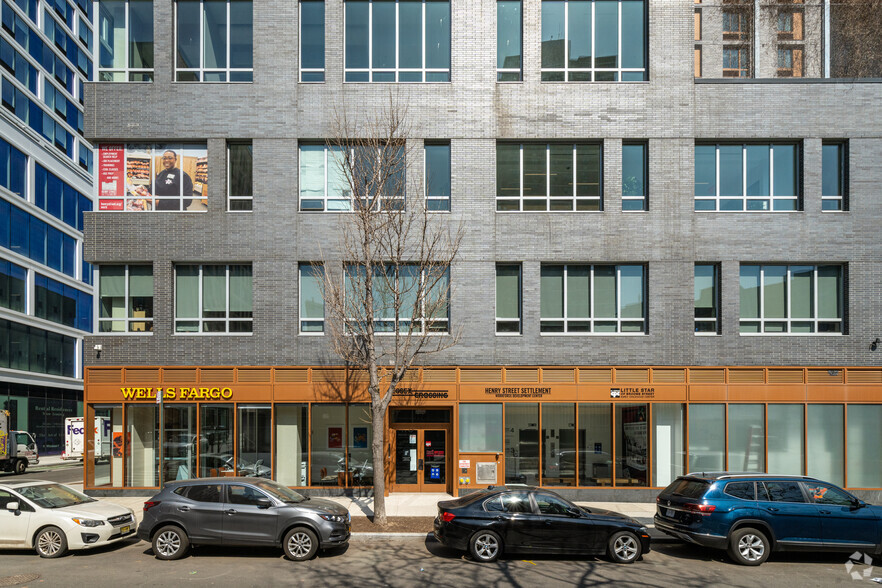 145 Delancey St, New York, NY for lease - Building Photo - Image 2 of 18