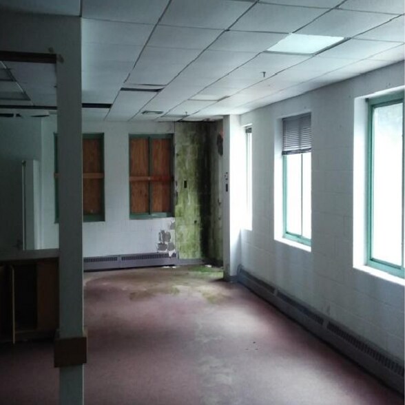 231 Gungywamp Rd, Groton, CT à vendre - Photo du bâtiment - Image 3 de 13