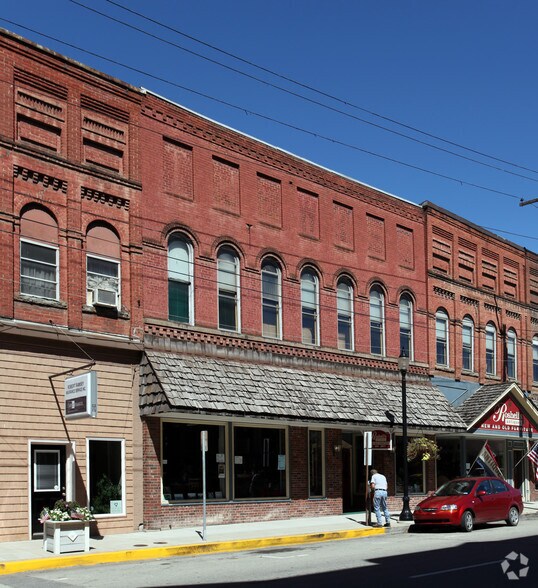 145 Main Ave, Weston, WV à vendre - Photo du bâtiment - Image 2 de 12