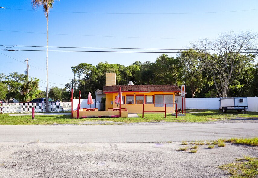 4410 38th Ave, Vero Beach, FL à vendre - Photo principale - Image 2 de 53