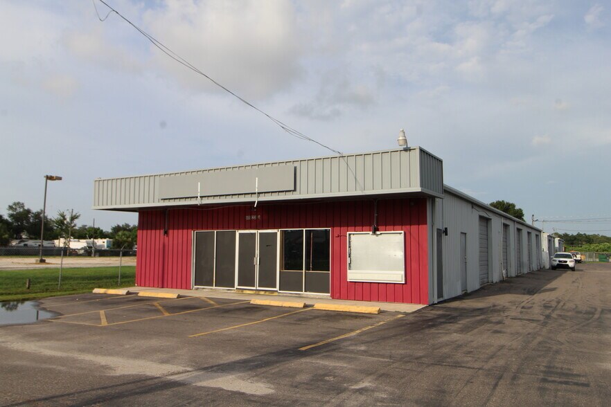 6023 15th St E, Bradenton, FL à vendre - Photo du bâtiment - Image 1 de 12
