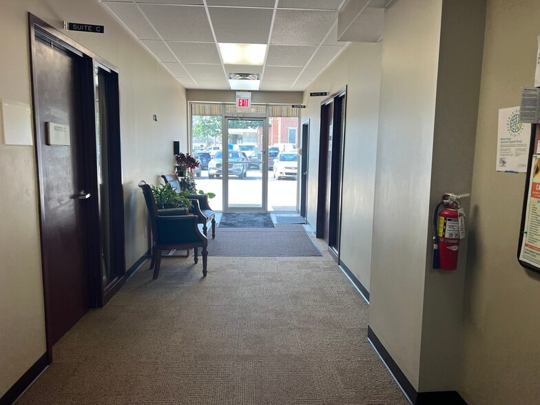 232 N Main St, Marysville, OH for lease - Lobby - Image 2 of 17