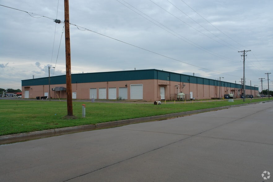 2301 S Meridian Ave, Wichita, KS à vendre - Photo du bâtiment - Image 2 de 7