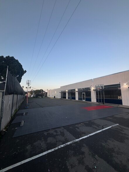 4215 Foothill Blvd, Oakland, CA à louer - Photo du bâtiment - Image 2 de 12