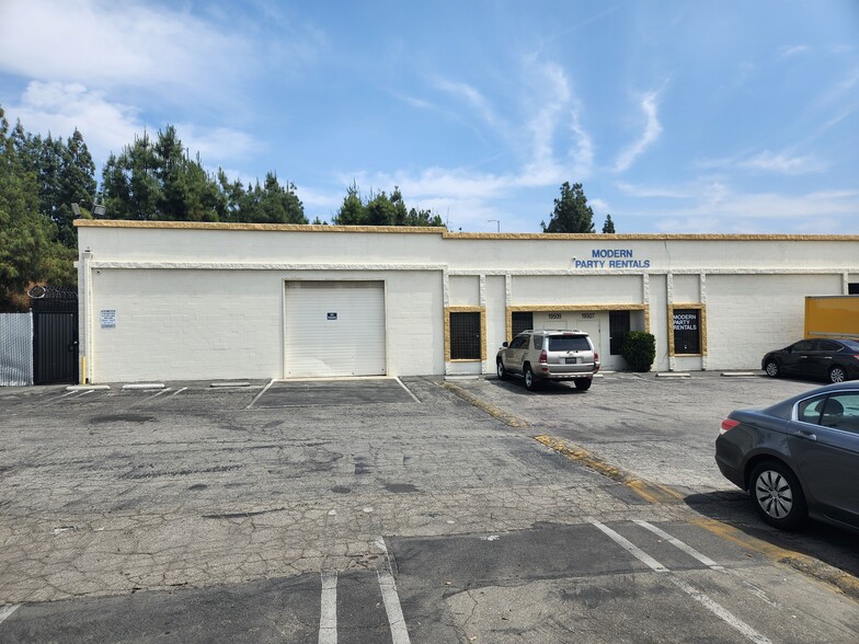19509-19529 Business Center Dr, Northridge, CA for lease - Building Photo - Image 3 of 5
