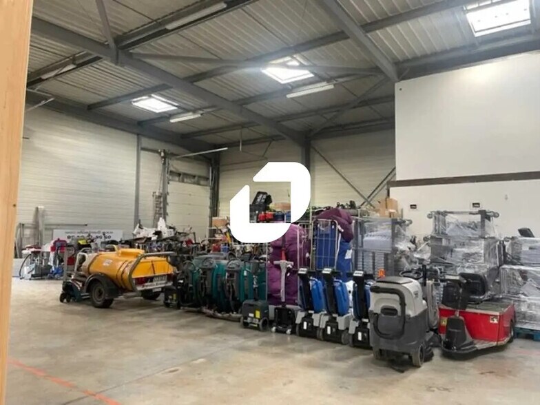 Bureau dans Le Haillan à louer - Photo du bâtiment - Image 3 de 9