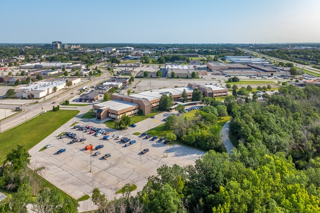 Plus de détails pour 700 Pilgrim Way, Green Bay, WI - Bureau à vendre