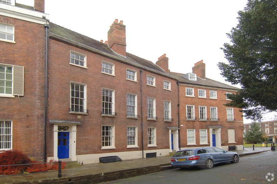 1-3 College Yard, Worcester à louer - Photo du bâtiment - Image 2 de 2