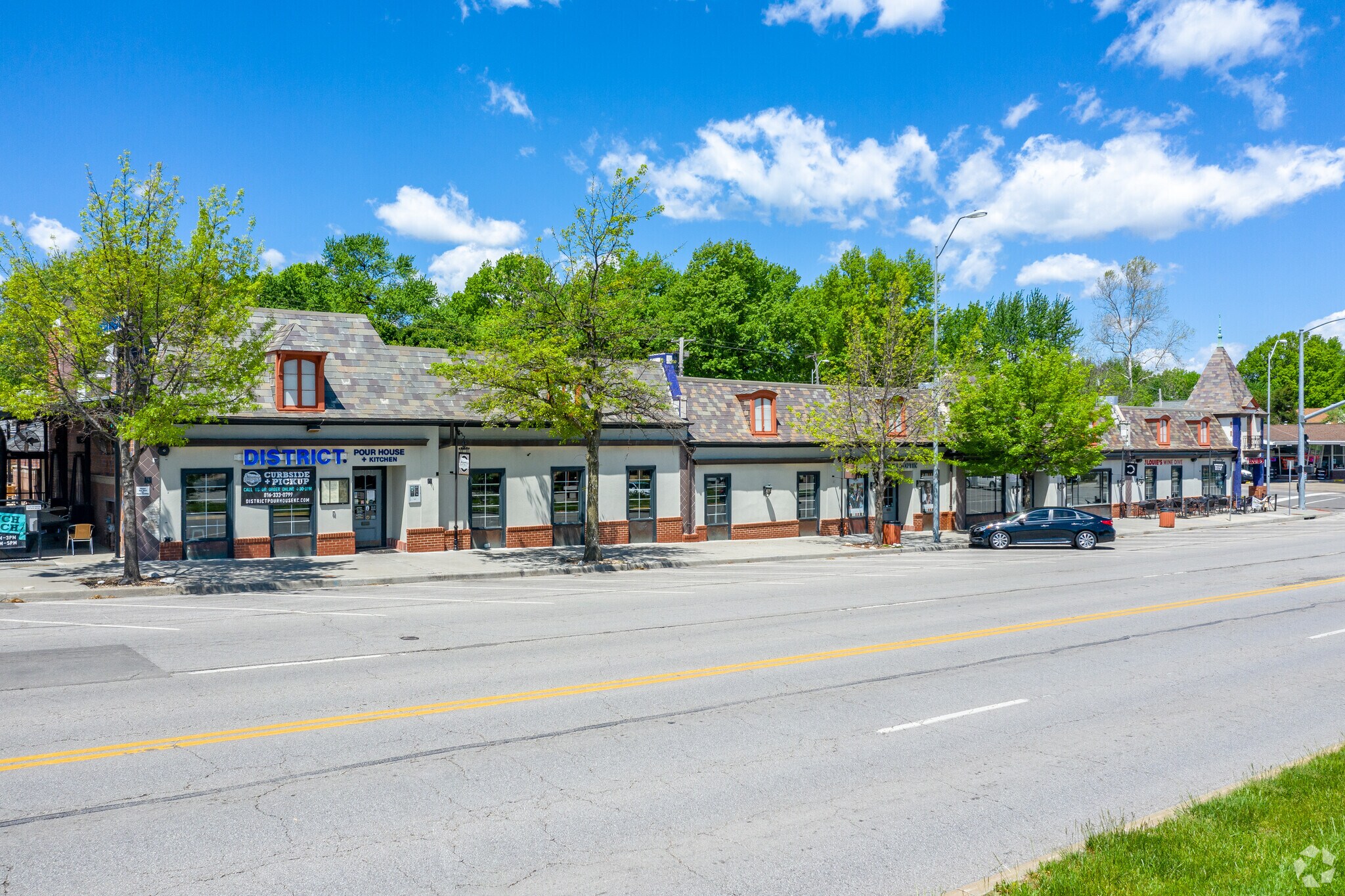 7100-7114 Wornall Rd, Kansas City, MO for lease Primary Photo- Image 1 of 22