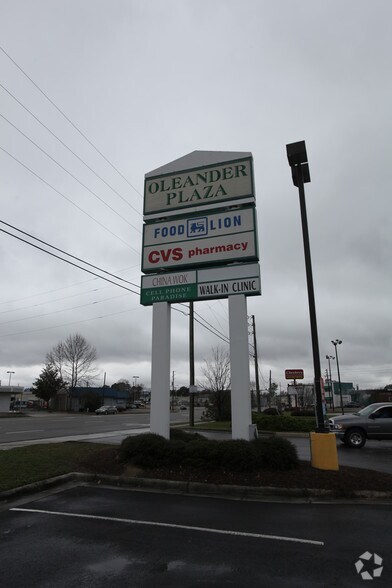 1901-1929 Oleander Dr, Wilmington, NC à louer - Photo du bâtiment - Image 2 de 5