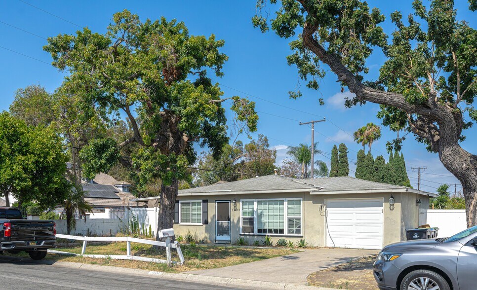 4301 W Lilac Ave, Santa Ana, CA à vendre - Photo du bâtiment - Image 3 de 47
