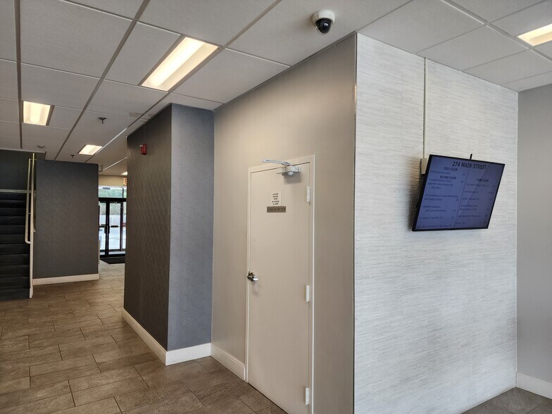 274 Main St, Reading, MA à louer - Photo intérieure - Image 3 de 7