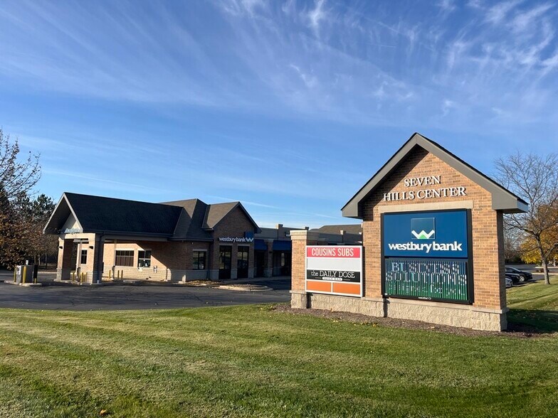 1195 E Commerce Blvd, Slinger, WI à louer - Photo du bâtiment - Image 2 de 4