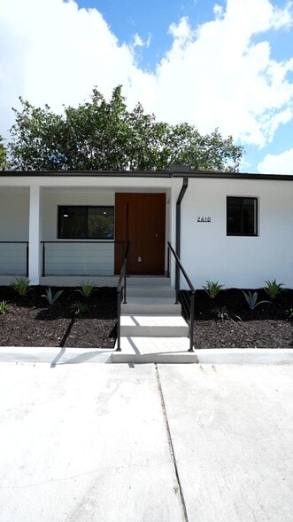 2600 Lakeview Dr, Naples, FL for sale - Commercial Listing Video - Image 2 of 37