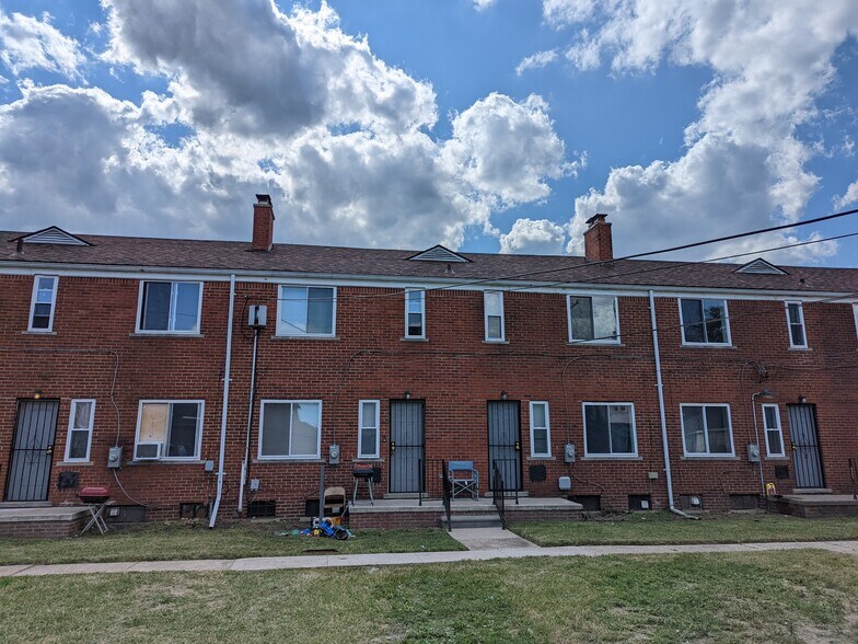3447-3471 Ewald Cir, Detroit, MI à vendre - Photo du bâtiment - Image 3 de 5