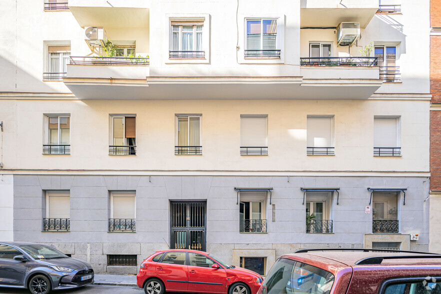 Calle De Espartinas, 4, Madrid, Madrid for sale - Building Photo - Image 2 of 2