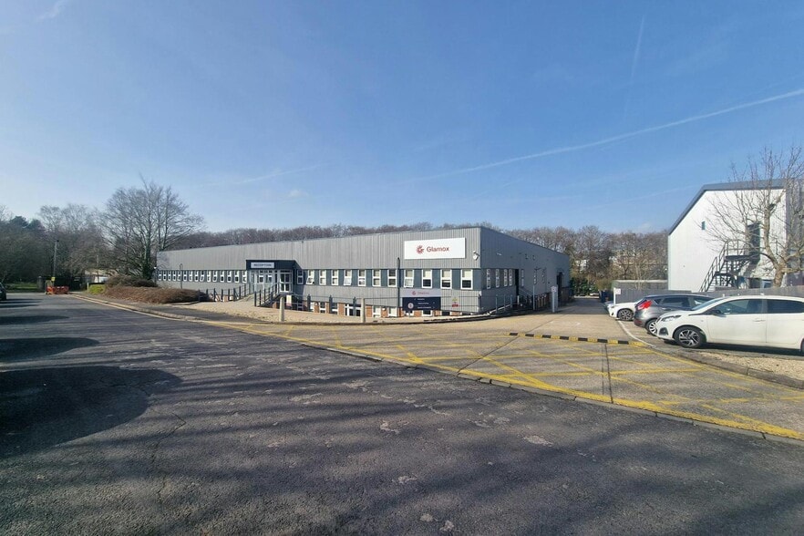 17 Priestley Road portfolio of 2 properties for sale on LoopNet.ca - Building Photo - Image 2 of 20