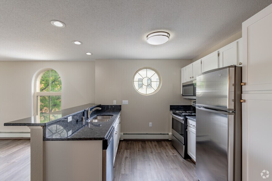 234 W Main St, Waukesha, WI à louer - Photo intérieure - Image 3 de 53