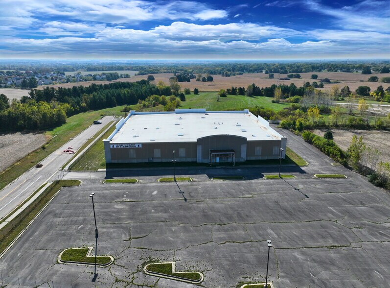 8445 Chandan Dr, Rockford, IL for lease - Building Photo - Image 1 of 4