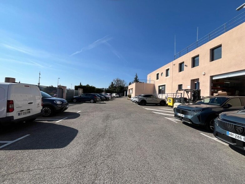 Flex in Roquevaire for sale - Building Photo - Image 2 of 6
