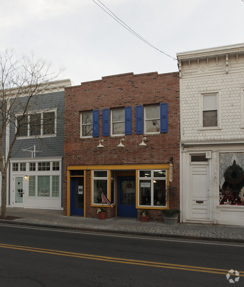 19 Front St, Greenport, NY for sale - Primary Photo - Image 1 of 1