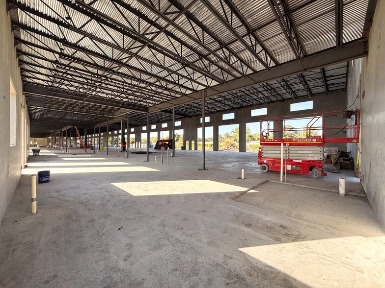 3929 Pipkin Rd, Lakeland, FL à louer - Photo du bâtiment - Image 3 de 18