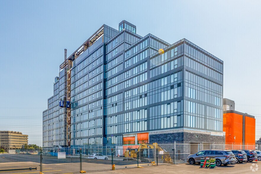 600 Dixon Rd, Toronto, ON à louer - Photo du bâtiment - Image 3 de 6