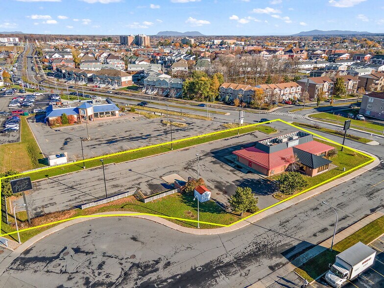 920 Rue Douglas, St-Jean, QC à vendre - Photo du bâtiment - Image 3 de 22