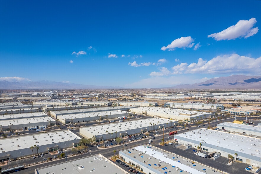 4151 N Pecos Rd, Las Vegas, NV à louer - Photo du bâtiment - Image 2 de 2