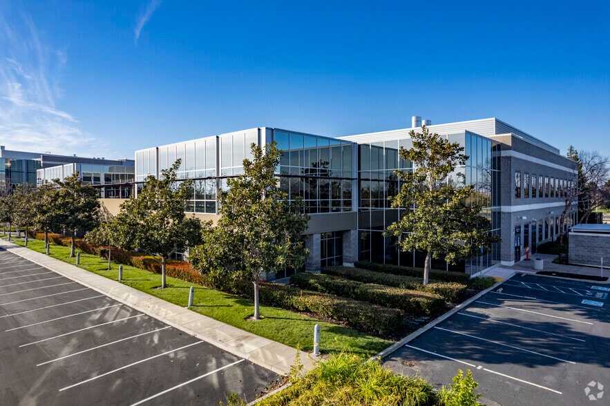 6801 Kaiser Dr, Fremont, CA for lease - Building Photo - Image 3 of 6