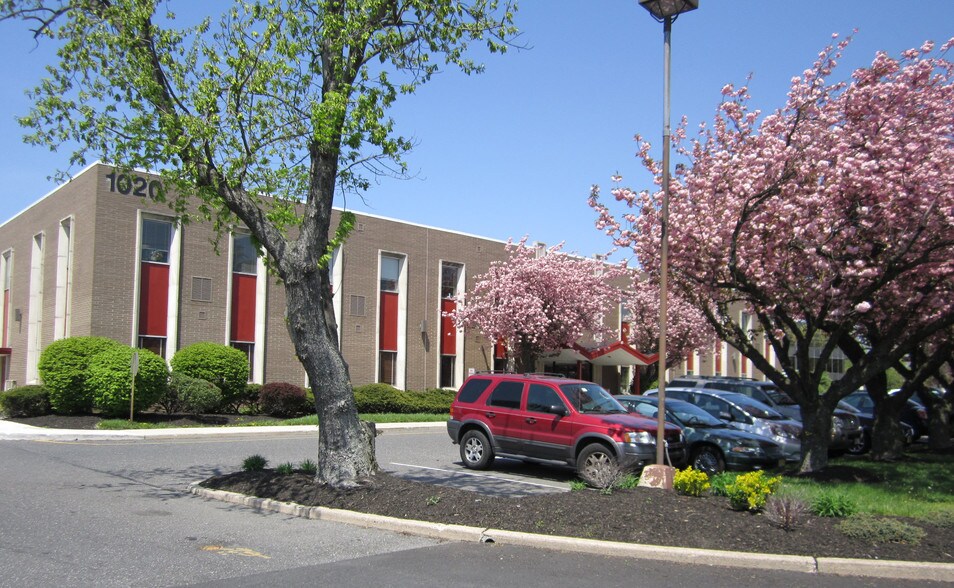 1020 Kings Hwy N, Cherry Hill, NJ à louer - Photo principale - Image 1 de 14