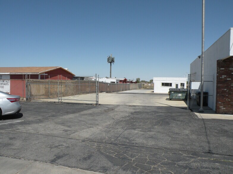 3121 E Avenue I, Lancaster, CA à vendre - Photo du bâtiment - Image 3 de 36
