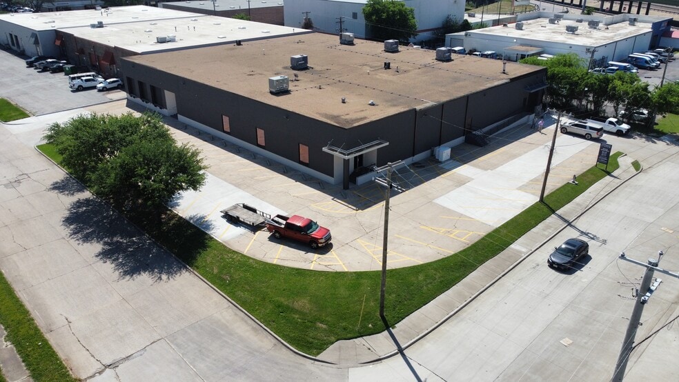 3400 Royalty Row, Irving, TX for lease - Building Photo - Image 1 of 14