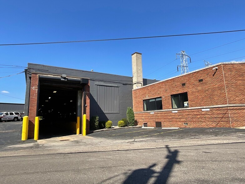 3760 Oakwood Ave, Youngstown, OH à louer - Photo du bâtiment - Image 3 de 4