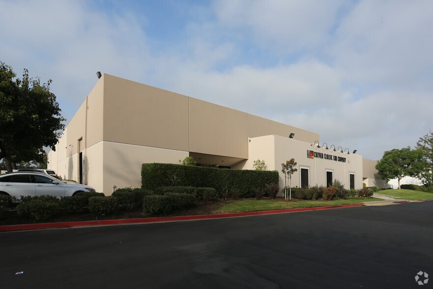 365 Clinton St, Costa Mesa, CA for lease - Building Photo - Image 1 of 5