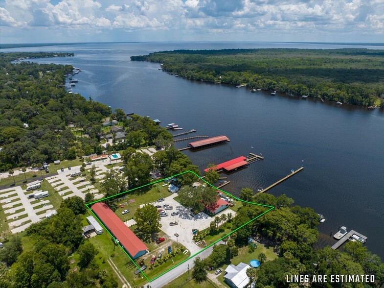 Marina, Hotel, and Bar & Grill portefeuille de 3 propriétés à vendre sur LoopNet.ca - Photo du bâtiment - Image 2 de 45