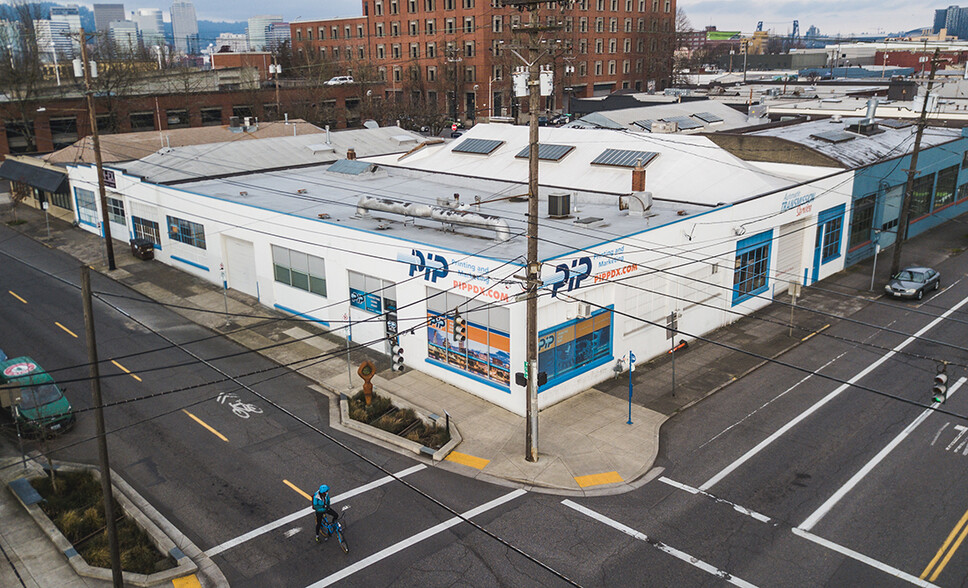 633 SE Clay St, Portland, OR for lease - Building Photo - Image 3 of 3