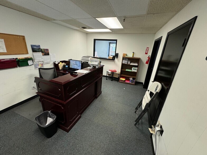 1811 N Topping Ave, Kansas City, MO for lease - Interior Photo - Image 2 of 9