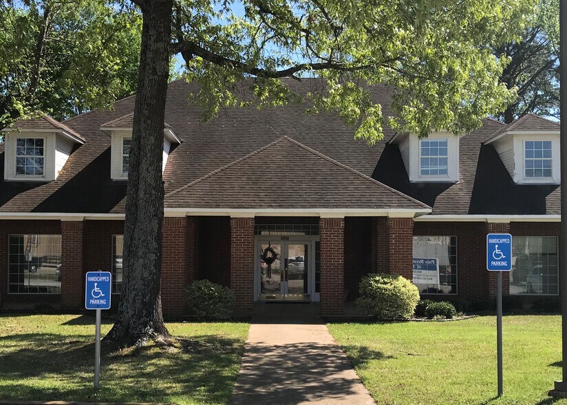 4295 Kinsey Dr, Tyler, TX à louer - Photo du bâtiment - Image 3 de 10