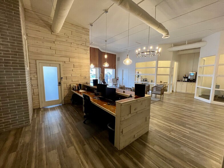 8675-8697 La Mesa Blvd, La Mesa, CA à louer - Photo intérieure - Image 3 de 12