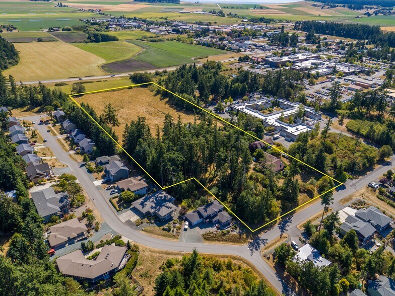 501 NE 3rd St, Coupeville, WA à vendre - Photo du bâtiment - Image 2 de 13