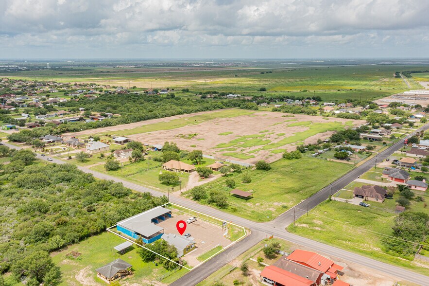 1606 La Fuente Dr, Penitas, TX à vendre - Photo du bâtiment - Image 3 de 12