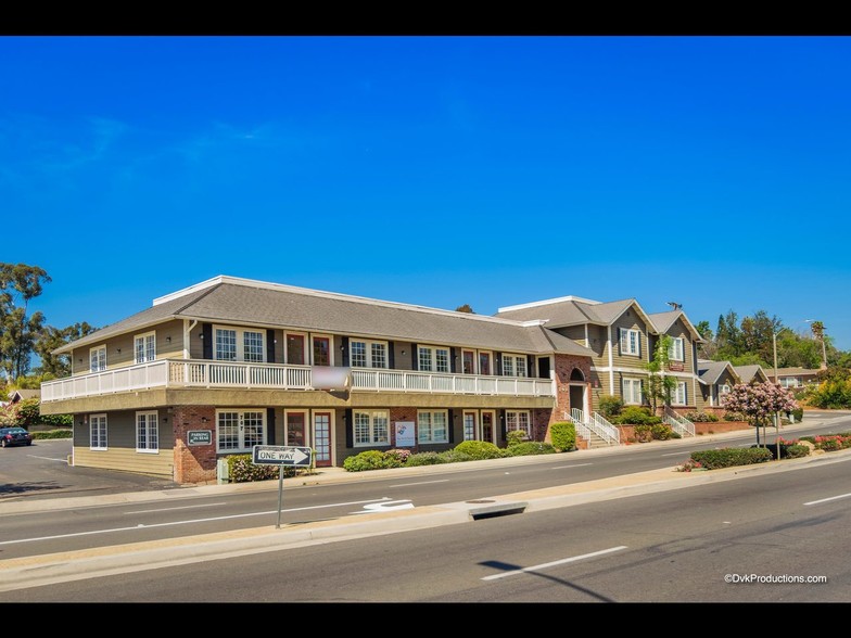 707 Civic Center Dr, Vista, CA for lease - Building Photo - Image 1 of 5