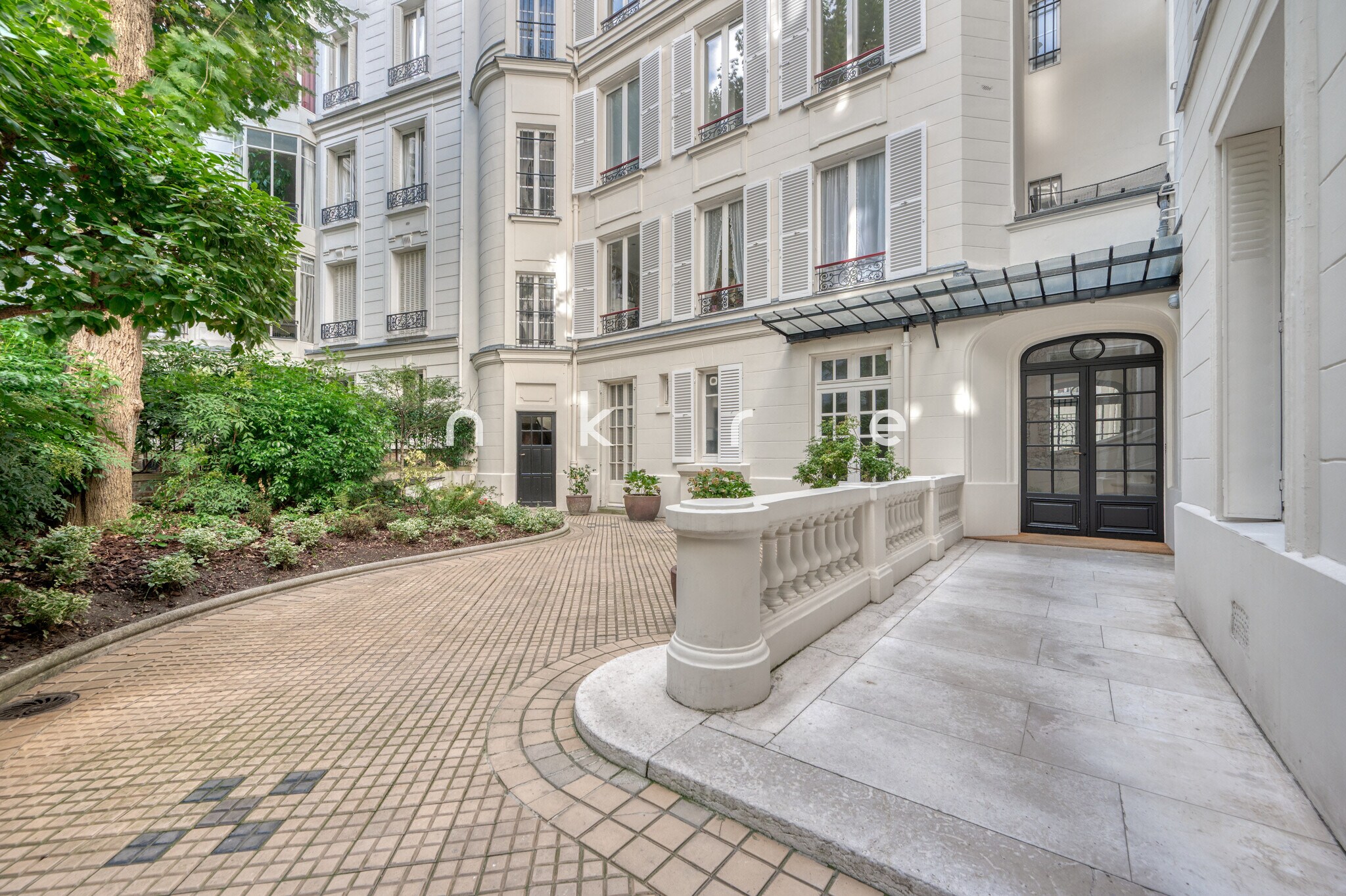 Multifamily in Paris for sale Building Photo- Image 1 of 14