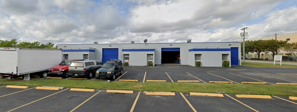 13552-13558 SW 129th St, Miami, FL à louer - Photo du bâtiment - Image 3 de 14