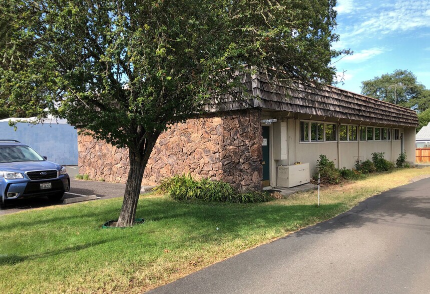 721 S Dora St, Ukiah, CA à vendre - Photo du bâtiment - Image 3 de 22