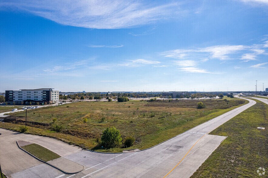 Northpoint Dr, Coppell, TX à vendre - Photo du bâtiment - Image 2 de 4