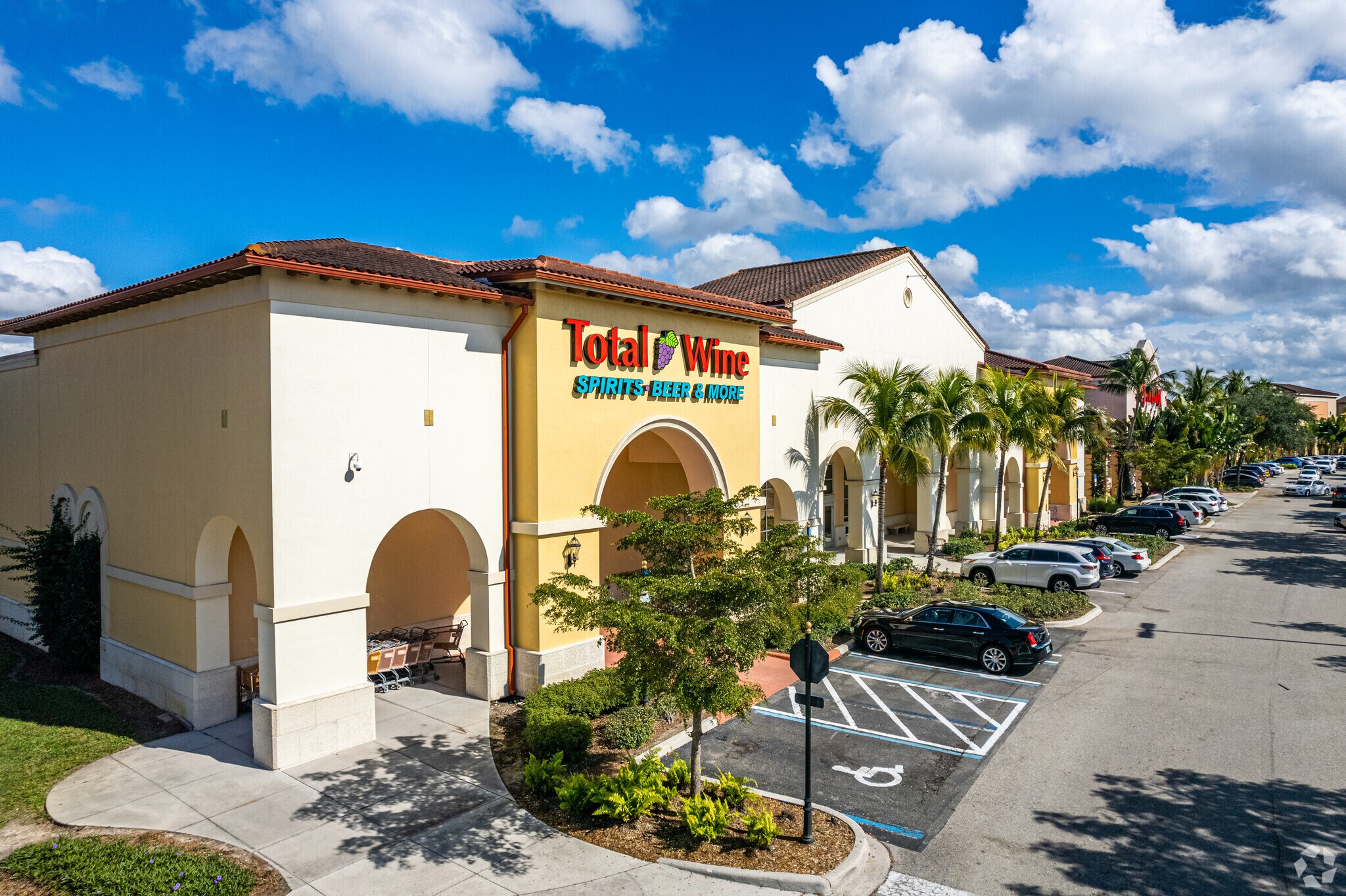 8012-8024 Mediterranean Dr, Estero, FL à louer Photo principale- Image 1 de 11